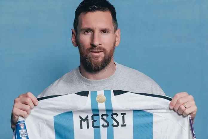 A subasta seis camisetas usadas por Messi en el Mundial de Catar