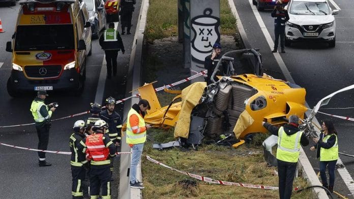 Tres heridos tras caer un helicóptero en la M-40 en Madrid