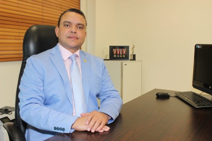 Director del Hospital Ney Arias Lora presenta informe reducción de cuentas