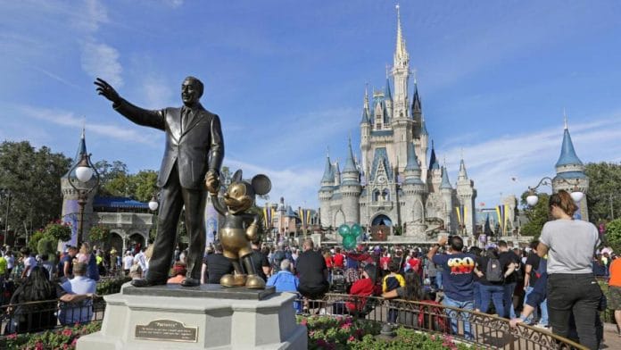 Detienen a un empleado de Walt Disney World por cargos de pornografía infantil