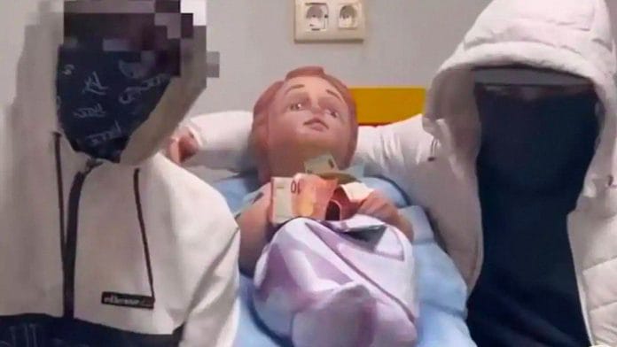 Exigen rescate en España por el niño Jesús robado de un pesebre