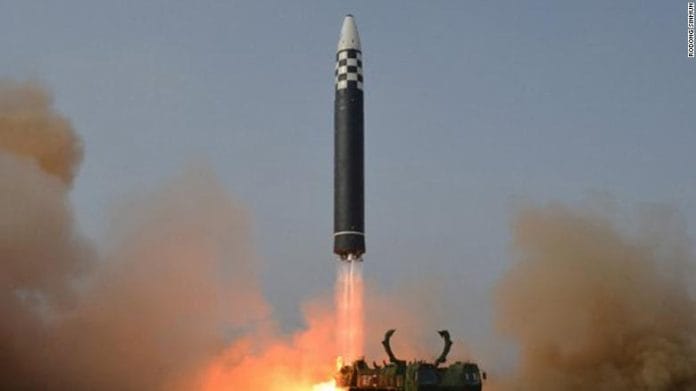 Corea del Norte lanza misil de corto alcance, critica a EEUU