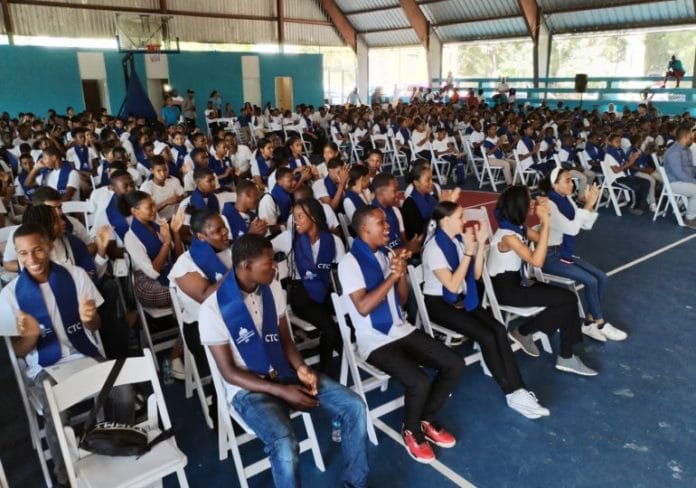 450 jóvenes son certificados en áreas tecnológicas en CTC de Los Guaricanos