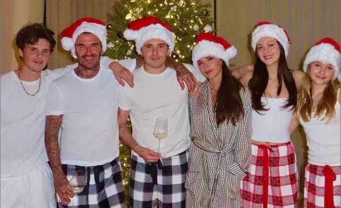 Victoria y David Beckham se lucieron con sus hijos en una postal navideña: “¡Papa Noel llegó pronto!”