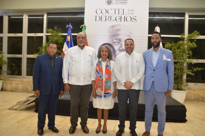 Defensor del Pueblo ofrece coctel de bienvenida a nieto de Nelson Mandela