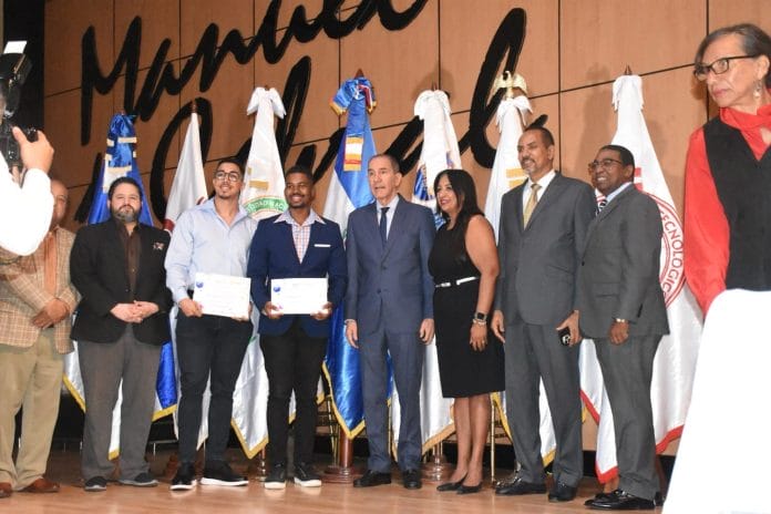Mescyt otorga un millón de pesos entre estudiantes ganadores del VIII Congreso Estudiantil