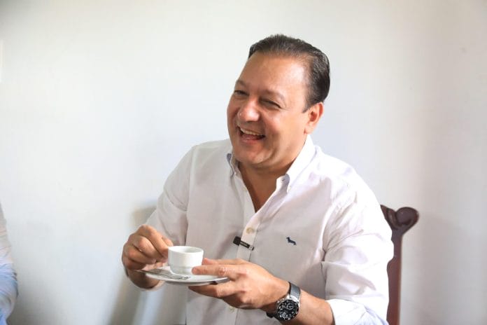 Abel inicia recorrido por San Cristóbal; visita a El Gago, en El Puerto|