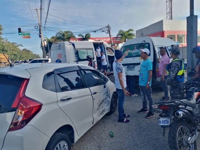 9-1-1 coordina asistencia en accidente de tránsito en avenida Luperón
