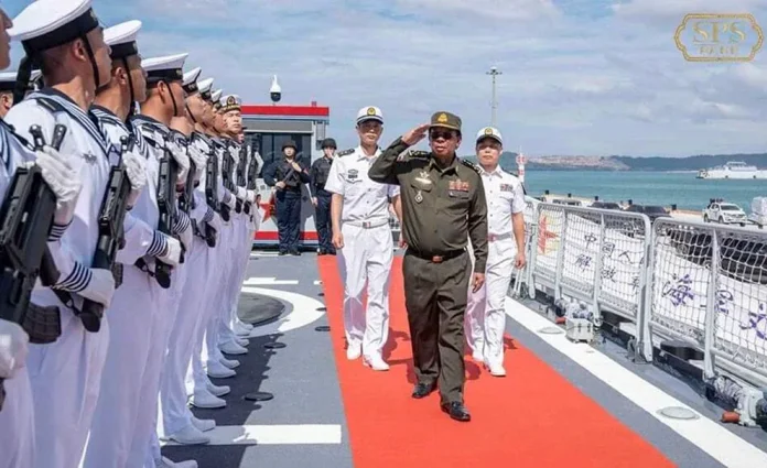 Buques de la Armada de China atracaron en base naval camboyana