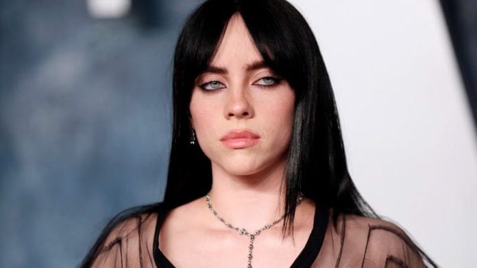 Billie Eilish critica el paquete salarial aprobado para Elon Musk en Tesla