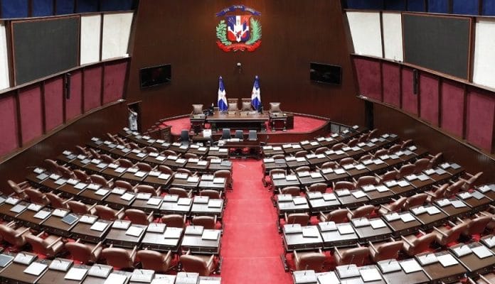 Pacheco aboga por reducir cantidad de diputados