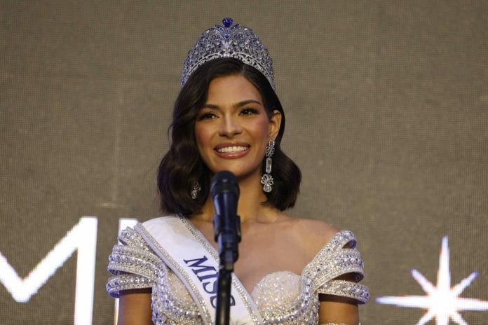 Policía de Nicaragua devuelve equipaje confiscados a la Miss Universo 2023