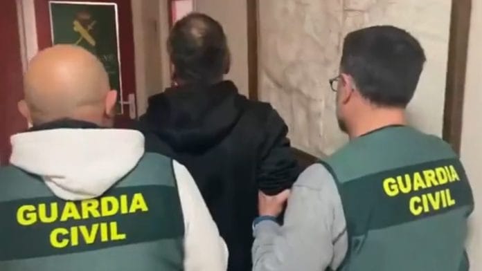 Asesino de tres hermanos en municipio de Madrid se entrega a la policía