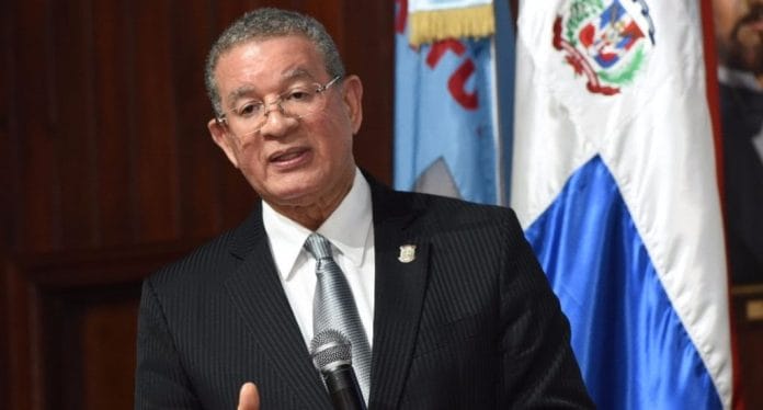 Wilson Gómez lamenta haya que pagar itbis al comprar una bandera