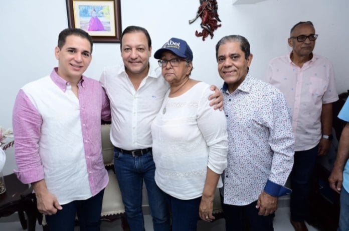 “Santiago no puede caer en manos extrañas”, afirma Abel Martínez