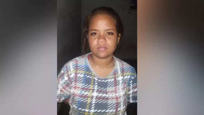 Detienen mujer que presuntamente mató a un hombre de una pedrada en Jarabacoa