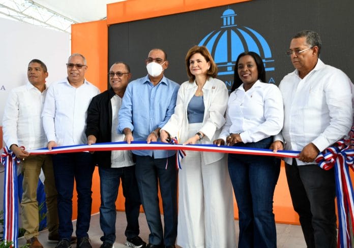 Gobierno entrega carretera y calles asfaltadas en Guayajayuco
