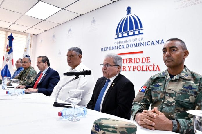 Militares y policías retirados se incorporarán al servicio de vigilancia en hospitales