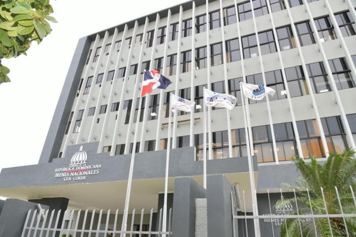 Abinader acoge propuesta de Comisión Revisora del CEA y emite decreto para creación de fideicomiso público