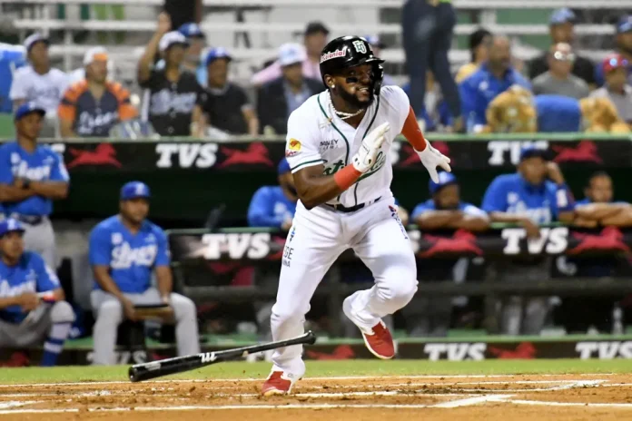 Estrellas inician Serie Final con victoria de 7-5 ante los Tigres del Licey