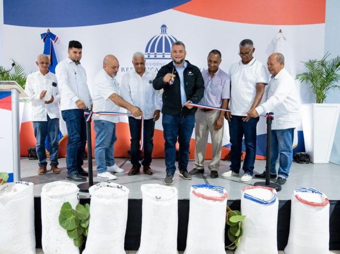 Hecmilio Galván inaugura Centro de Acopio para la Comercialización de la Sal de la Cooperativa de Salineros