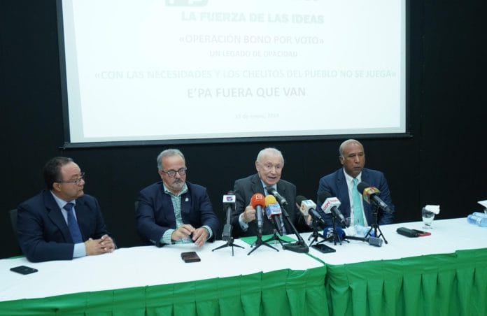 Con la “Operación Bono Por Voto” Abinader intenta comprar elecciones, denuncia Alburquerque