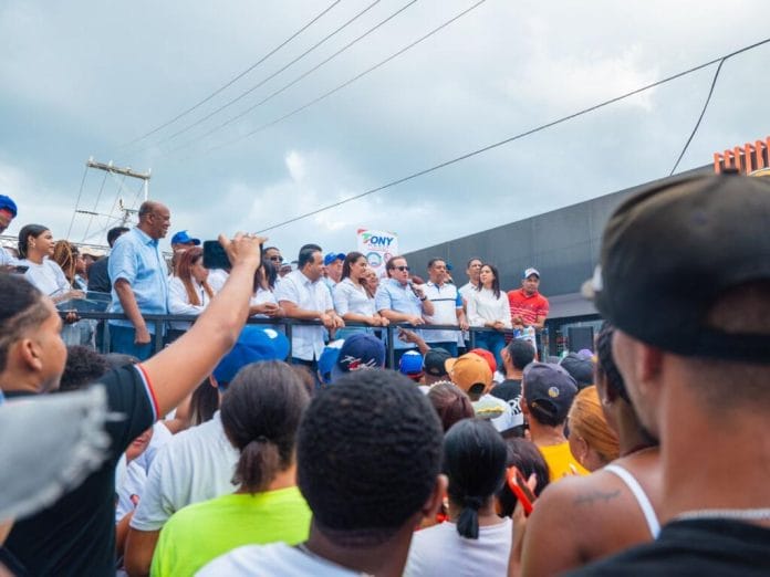 José Paliza recorre 9 provincias en la última semana
