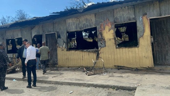 Minerd garantiza docencia en centro afectado por incendio en La Romana
