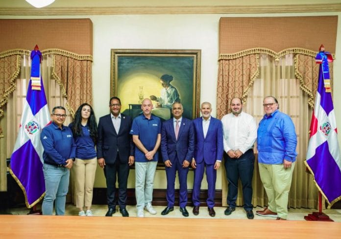 Delegación FIFA conversa con autoridades sobre el Mundial de Fútbol