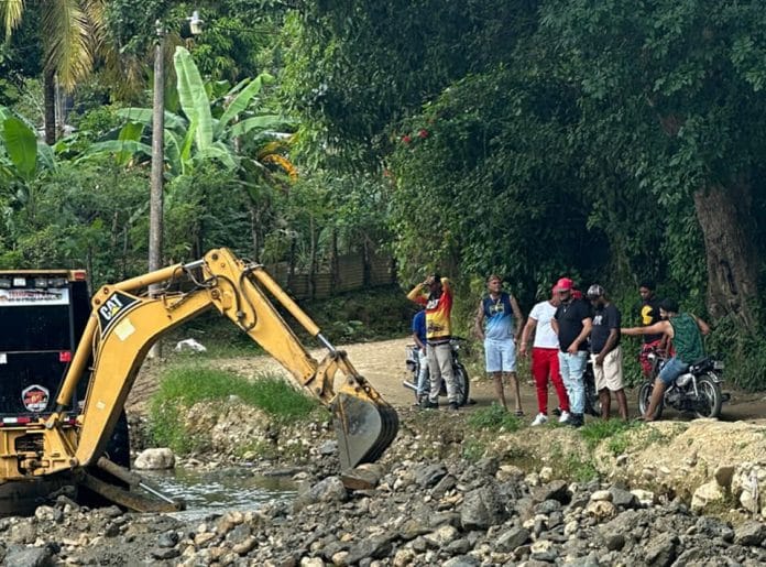 Encuentran cadáver de una mujer semidesnuda a orillas de un arroyo