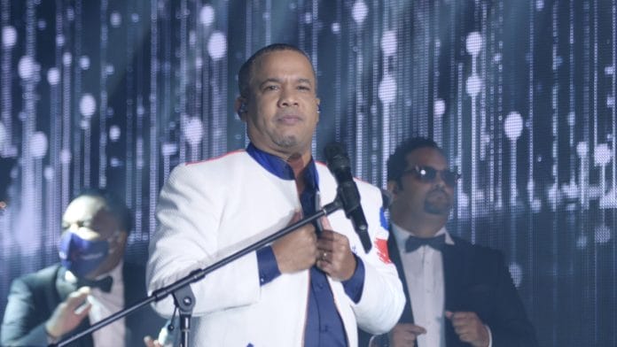 “El Torito” toma pausa como senador y cantante por problemas médicos
