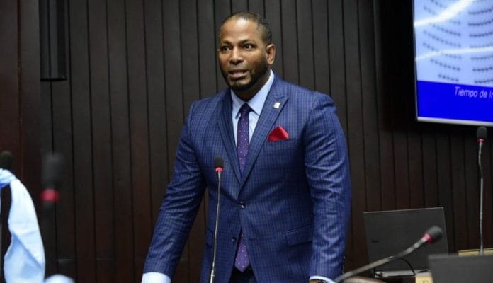 Diputado rechaza decisión de MIP sobre reintegrar agentes retirados en hospitales