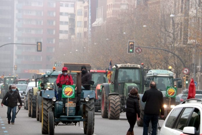 La tractorada invade Barcelona y grupos de agricultores son desalojados