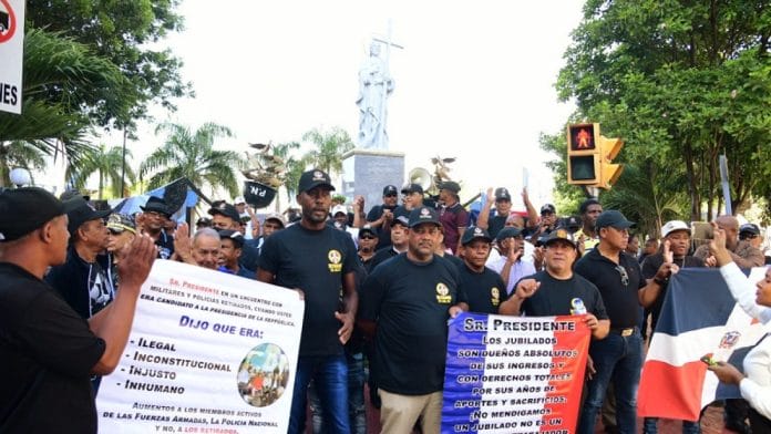Gobierno lamenta sectores políticos auspicien protestas de los pensionados de la Policía