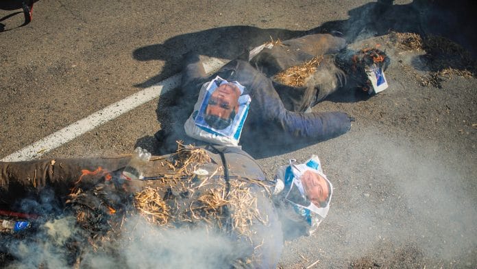 Tractorada en Madrid: queman muñecos de Sánchez