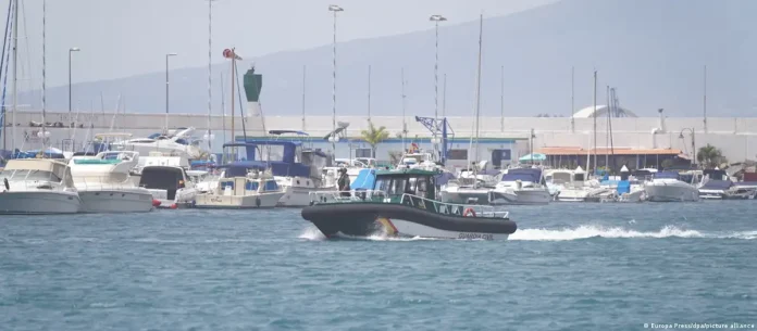 Ocho detenidos en España tras muerte de dos guardias en puerto de Barbate