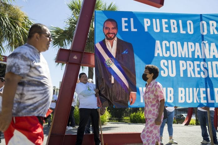 Nayib Bukele de camino a un arrollador triunfo de las elecciones en El Salvador