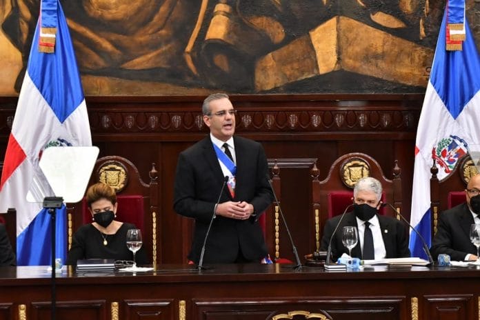 Luis Abinader resalta crecimiento económico de RD en los últimos años