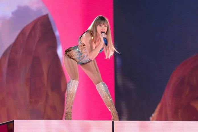 Taylor Swift demanda a un estudiante universitario que creó un sistema de seguimiento a su jet privado