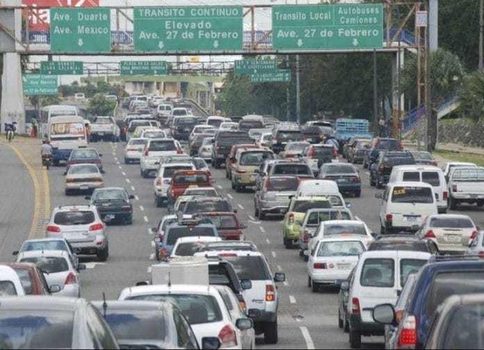 Estudio revela latinoamericanos pasan 25 días del año en el transporte