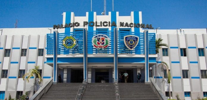 PN detiene menor acusada de robar compraventa en Villa Juana