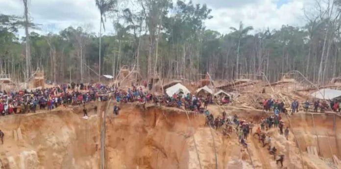 Al menos 30 muertos tras colapso de mina ilegal en Venezuela