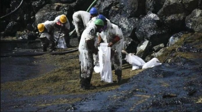 Cercan zona afectada por derrame de petróleo en Trinidad y Tobago