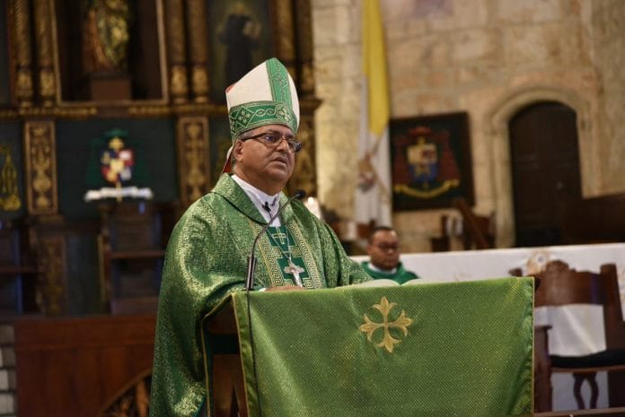 Monseñor Benito Ángeles es investigado por agresión sexual, según medio español