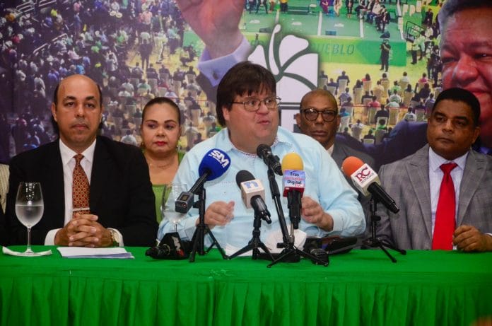 Fuerza del Pueblo exige a Abinader rendir cuenta de emisión y distribución de bonos navideños