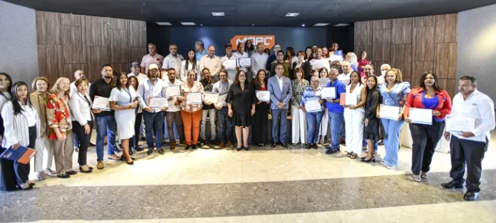 Mujeres microempresarias participarán en el acondicionamiento de caminos rurales