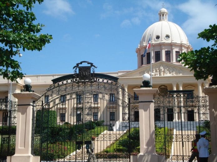 Hombre que se estrelló en Palacio Nacional atravesaba crisis de salud mental según familiares