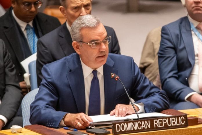Abinader advierte a Comunidad Internacional: “O luchamos juntos para salvar a Haití o lucharemos solos para proteger a República Dominicana”