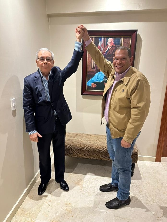 Danilo Medina llama a votar masivamente por alcalde Carlos Guzmán