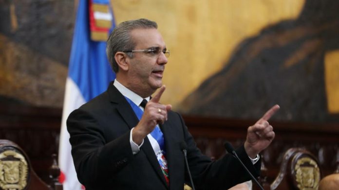 Abinader: “en nuestro país ya no hay apagones financieros, se producen por averías”